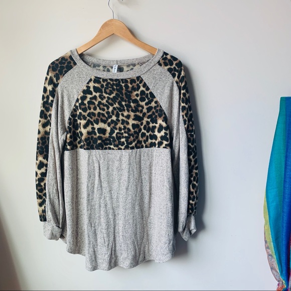 Soft and Cozy Brushed Fabric Crew Neck Sweater Top with Leopard🐾Contrast Print - Picture 5 of 8